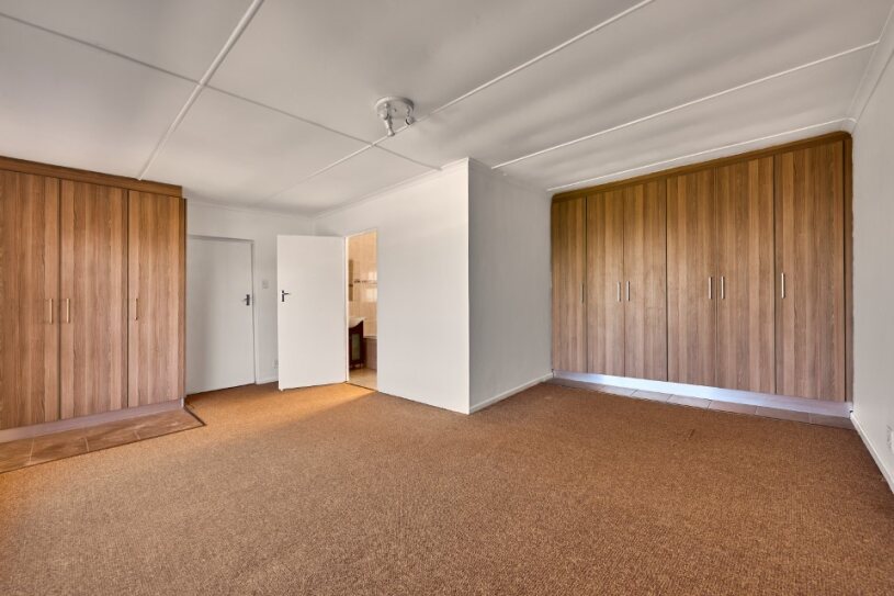 5 Bedroom Property for Sale in Dana Bay Western Cape